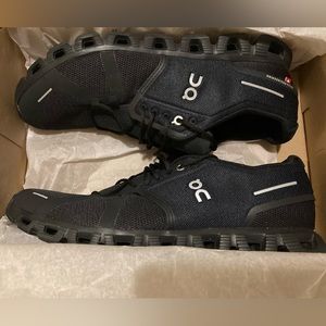 Men’s on running shoes cloud fives in all black size 11 1/2